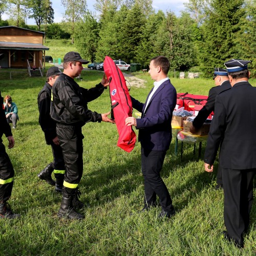 Przekazanie sprzętu dla Ochotniczych Straży Pożarnych